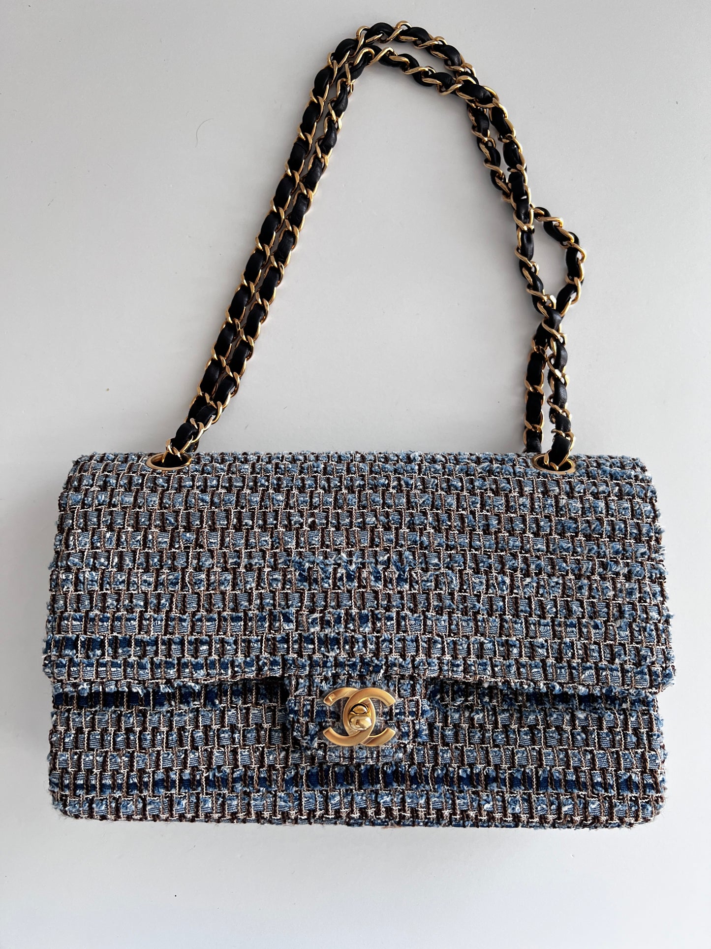 Pre-Owned Chanel medium size blue tweed double flap bag