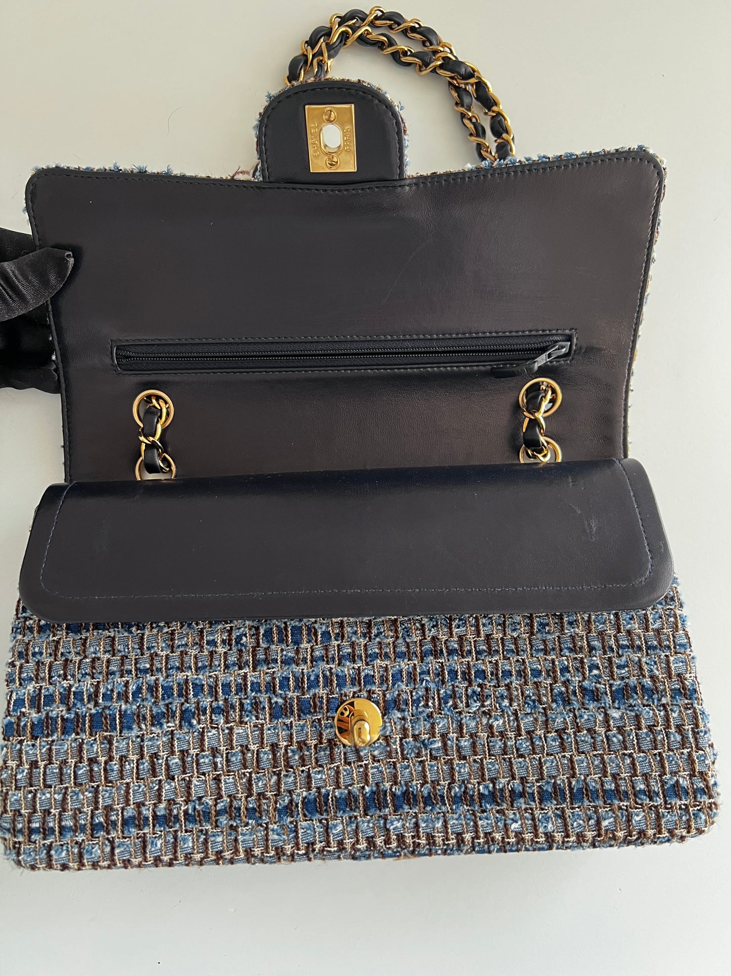 Pre-Owned Chanel medium size blue tweed double flap bag