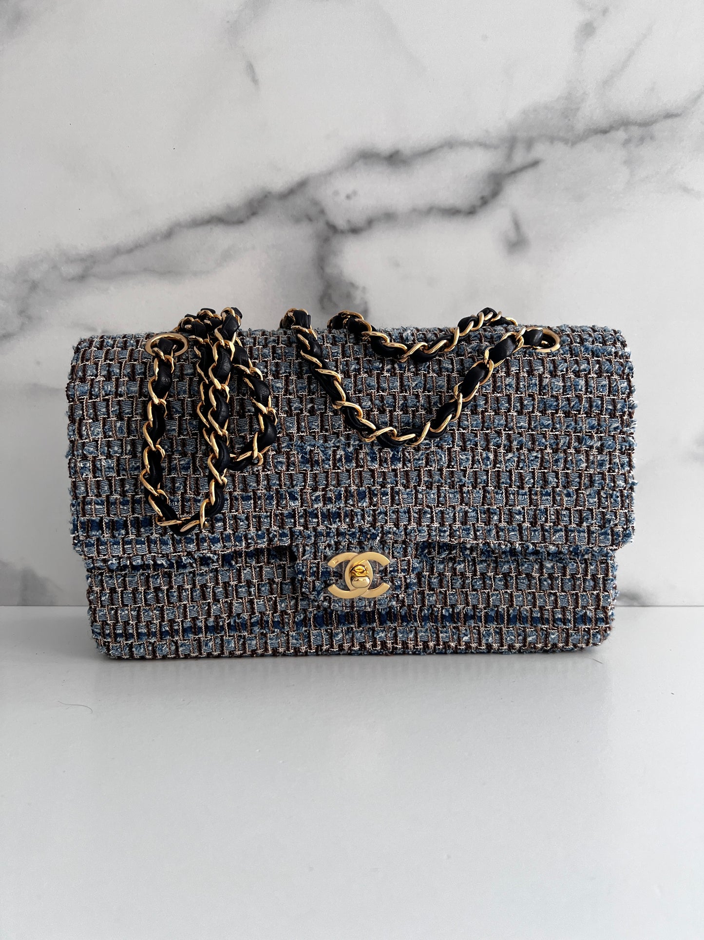 Pre-Owned Chanel medium size blue tweed double flap bag