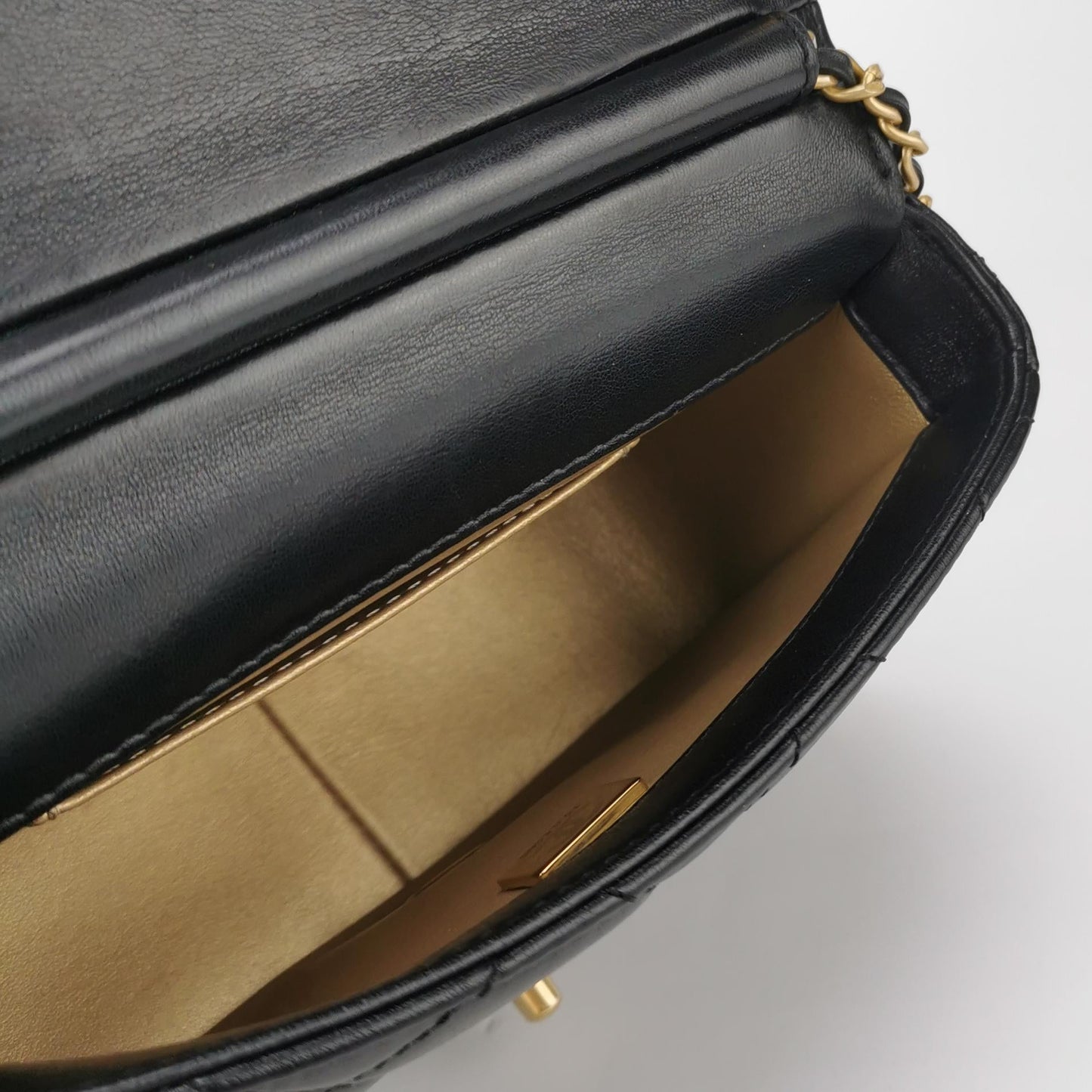 Flap Bag Lambskin CC turn-lock