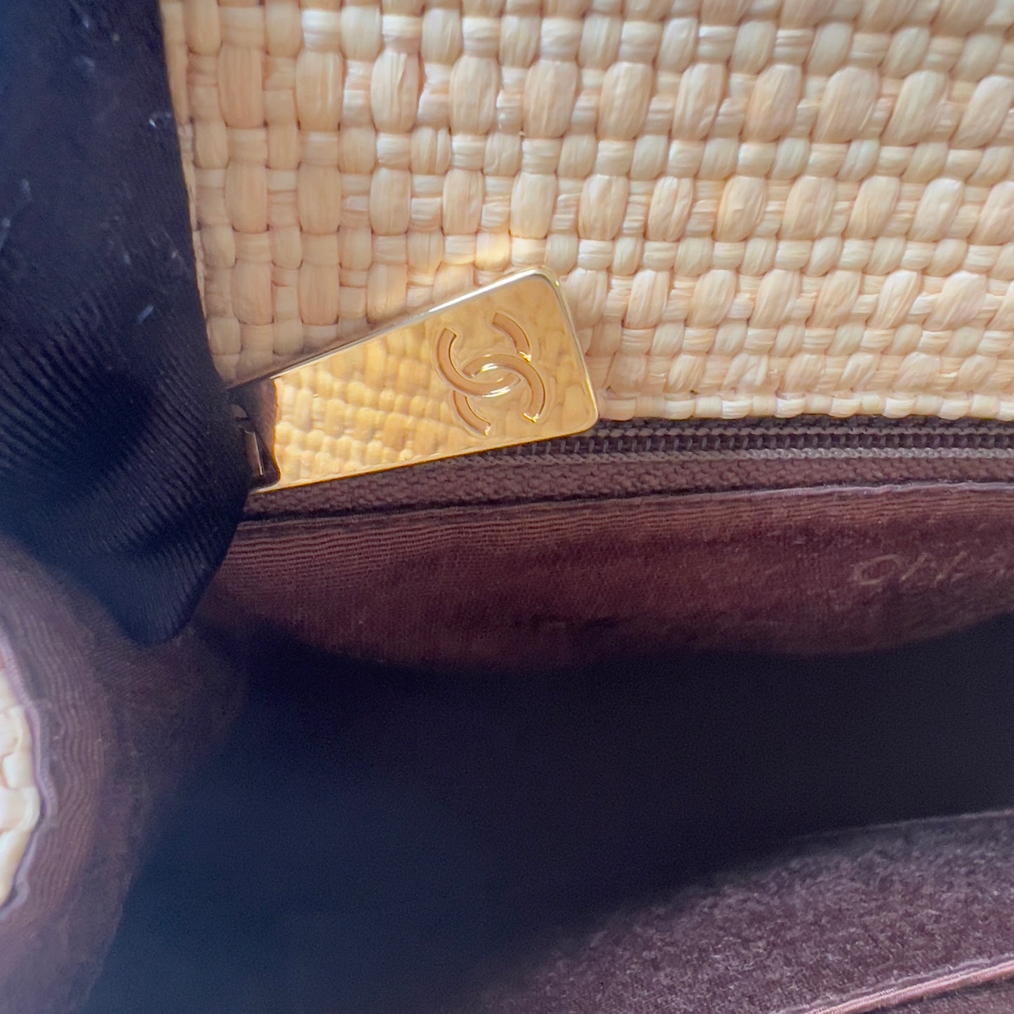 Vintage Chanel 90s CC Logo Chain Shoulder Bag Cream Gold Straw