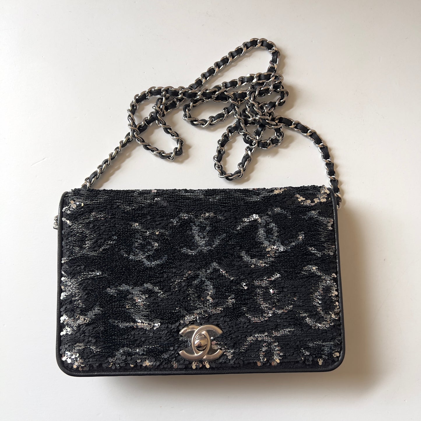 NWOT！23K Chanel Classic Reversible Sequin CC Wallet On Chain Handbag Rare Limited