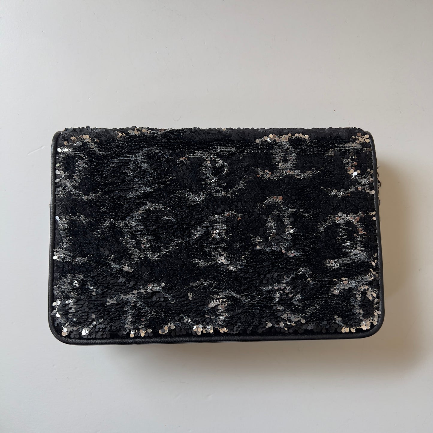 NWOT！23K Chanel Classic Reversible Sequin CC Wallet On Chain Handbag Rare Limited